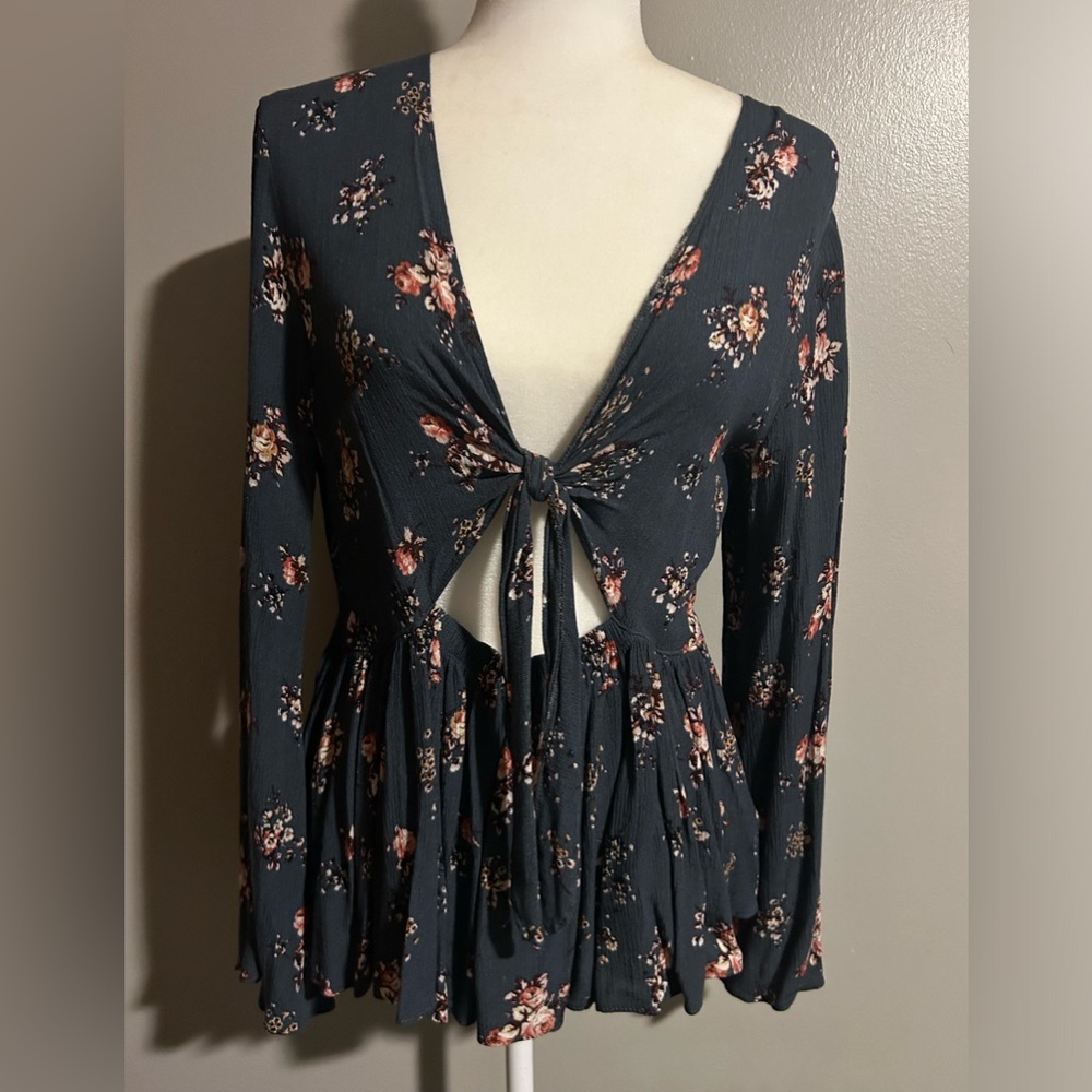 American Eagle size Lg floral long sleeve